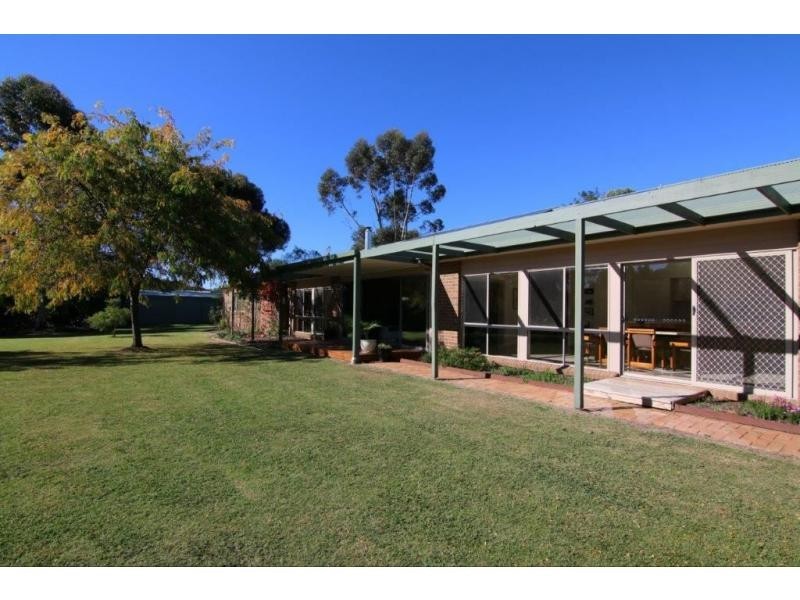 68 Howitt Avenue, Bairnsdale VIC 3875