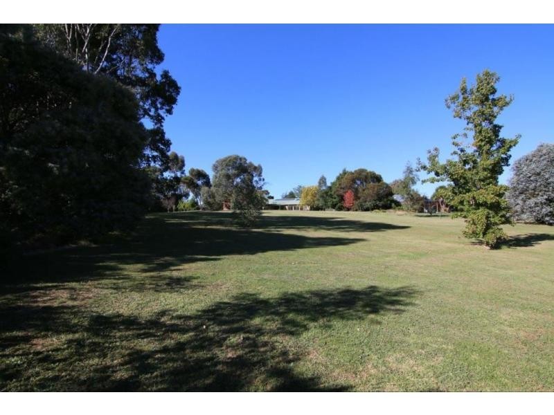 68 Howitt Avenue, Bairnsdale VIC 3875