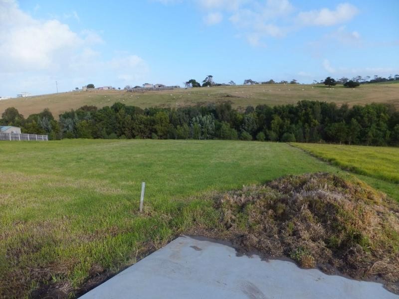 1/Lot 1/77 Stirling Drive, Lakes Entrance VIC 3909