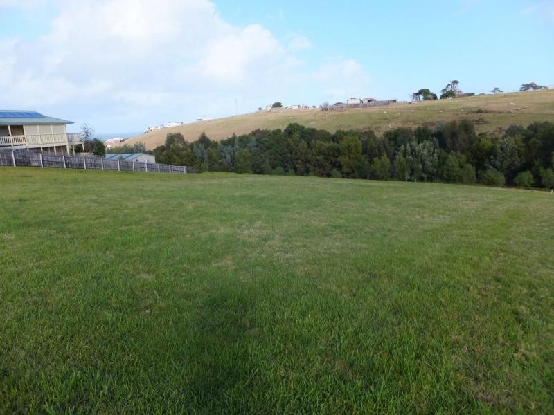 1/Lot 1/77 Stirling Drive, Lakes Entrance VIC 3909