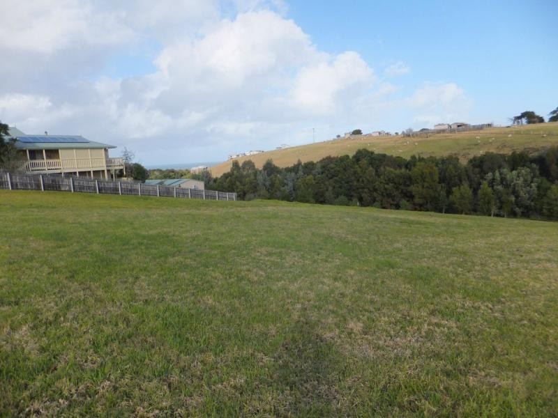 1/Lot 1/77 Stirling Drive, Lakes Entrance VIC 3909