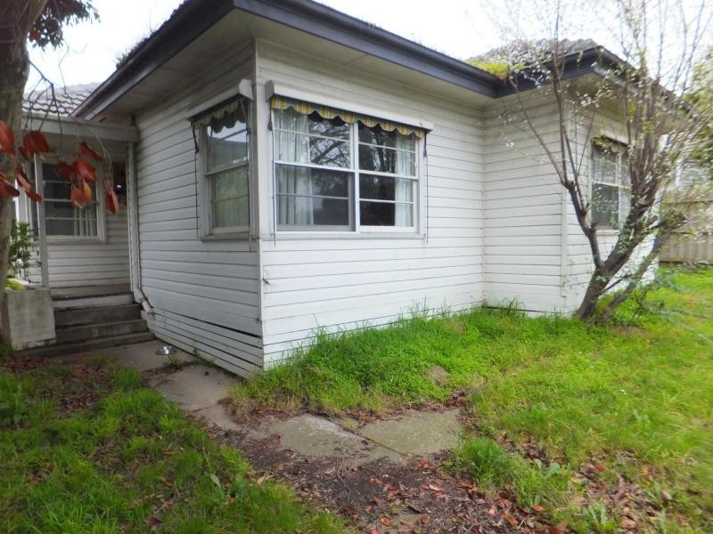 99 Princes Highway, Bairnsdale VIC 3875