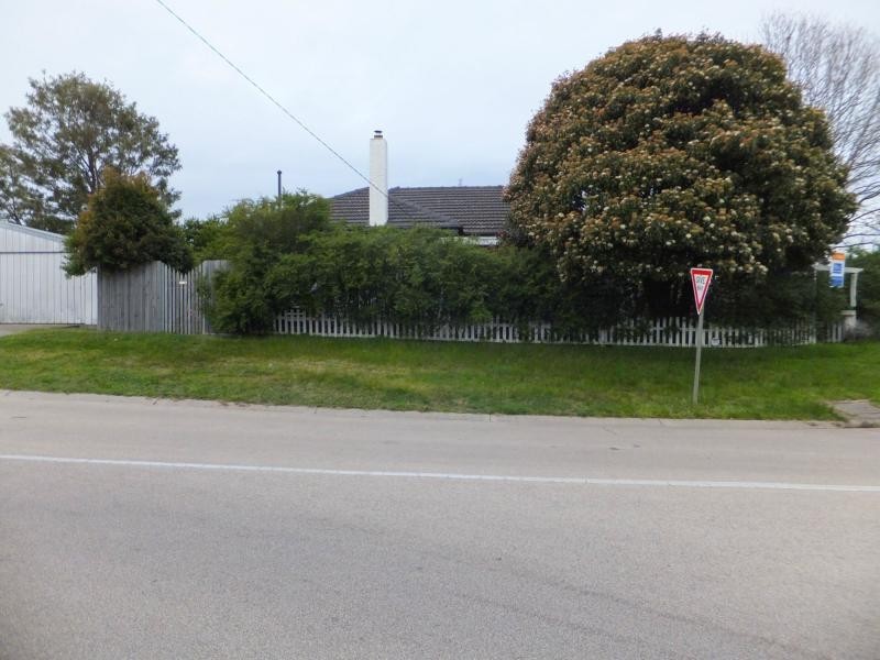 99 Princes Highway, Bairnsdale VIC 3875