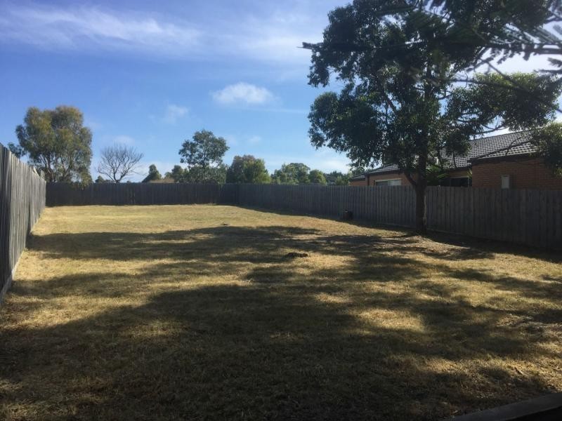 72 Albatross Road, Lakes Entrance VIC 3909