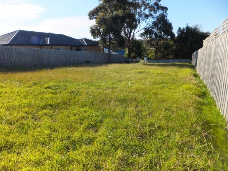 72 Albatross Road, Lakes Entrance VIC 3909