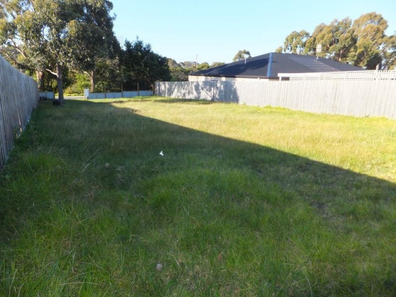 72 Albatross Road, Lakes Entrance VIC 3909