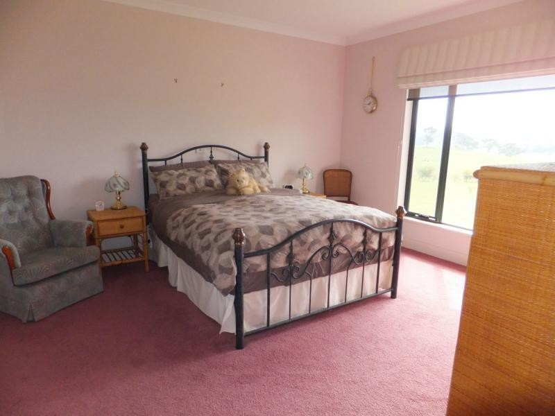 380 WyYung-Calulu Road, Ellaswood VIC 3875