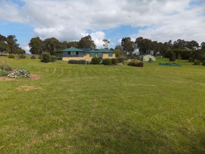 380 WyYung-Calulu Road, Ellaswood VIC 3875