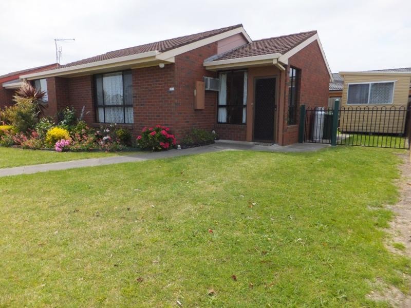 2/27 Coates Road, Lakes Entrance VIC 3909