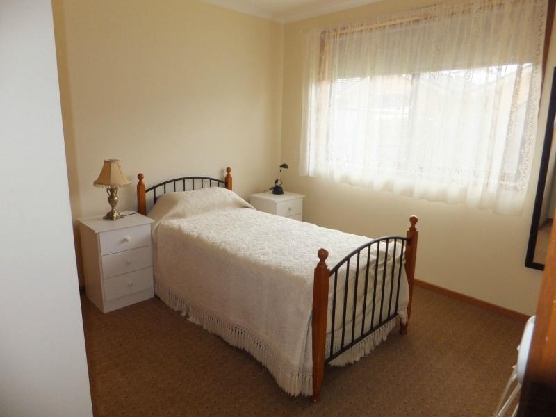 2/27 Coates Road, Lakes Entrance VIC 3909