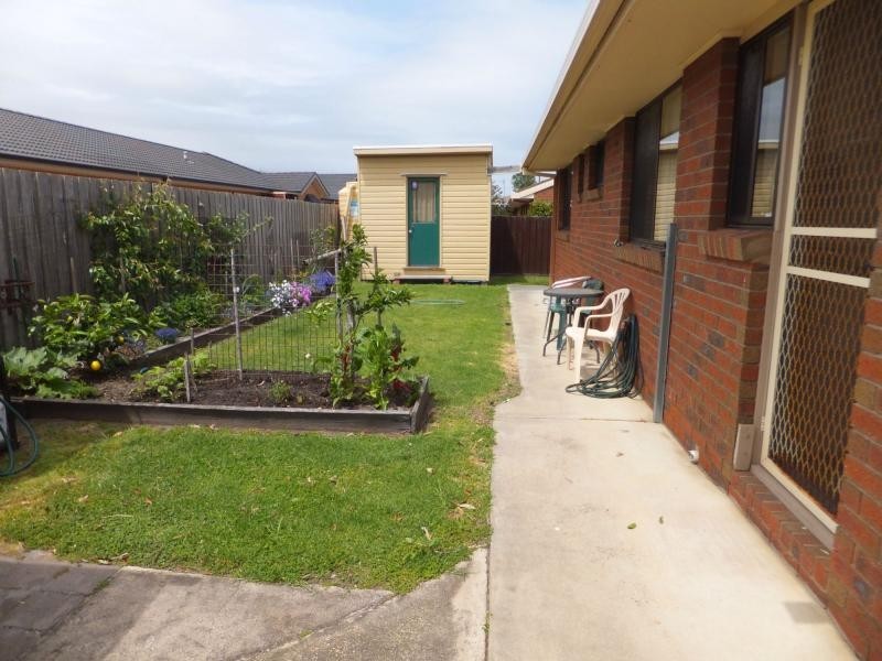 2/27 Coates Road, Lakes Entrance VIC 3909