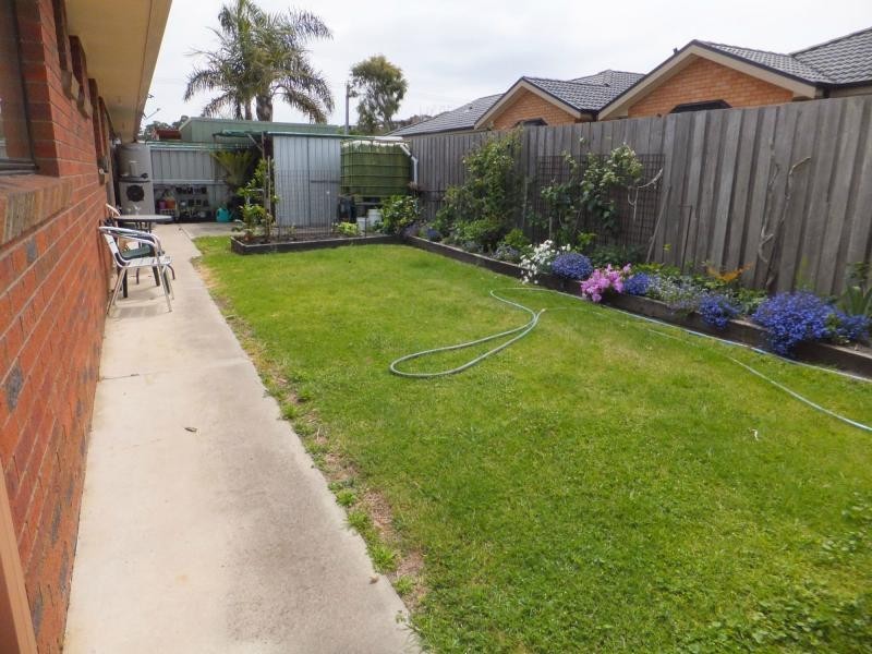 2/27 Coates Road, Lakes Entrance VIC 3909