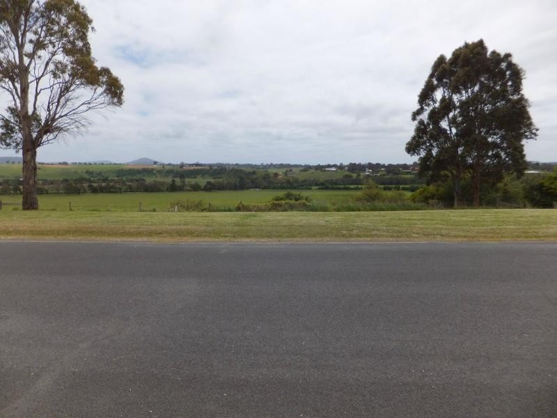 63 Williams Parade, Bairnsdale VIC 3875