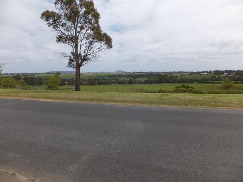 63 Williams Parade, Bairnsdale VIC 3875