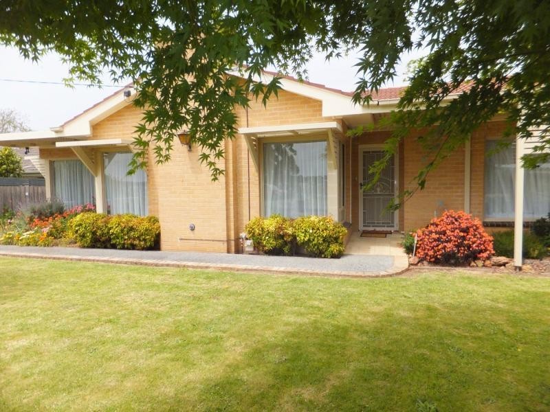 63 Williams Parade, Bairnsdale VIC 3875