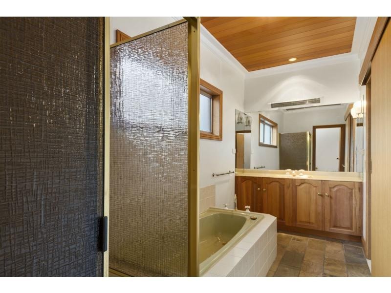 60 Newlands Drive, Paynesville VIC 3880