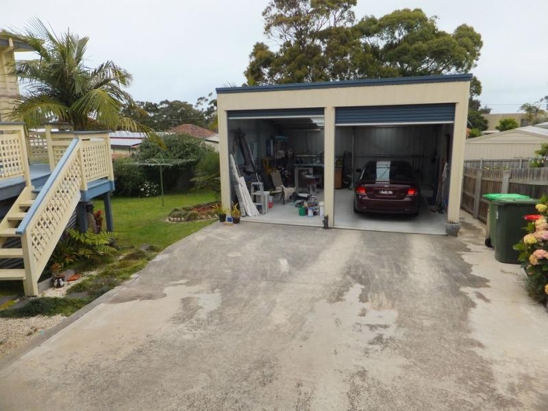 8 Robin Street, Lakes Entrance VIC 3909