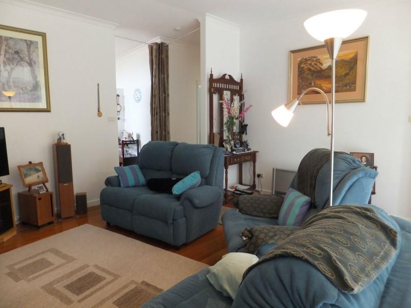 8 Robin Street, Lakes Entrance VIC 3909