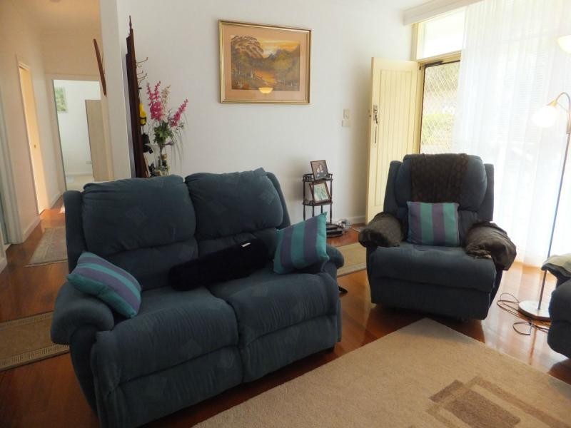 8 Robin Street, Lakes Entrance VIC 3909