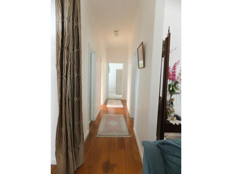 8 Robin Street, Lakes Entrance VIC 3909