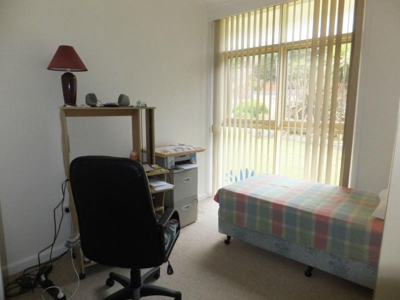 8 Robin Street, Lakes Entrance VIC 3909