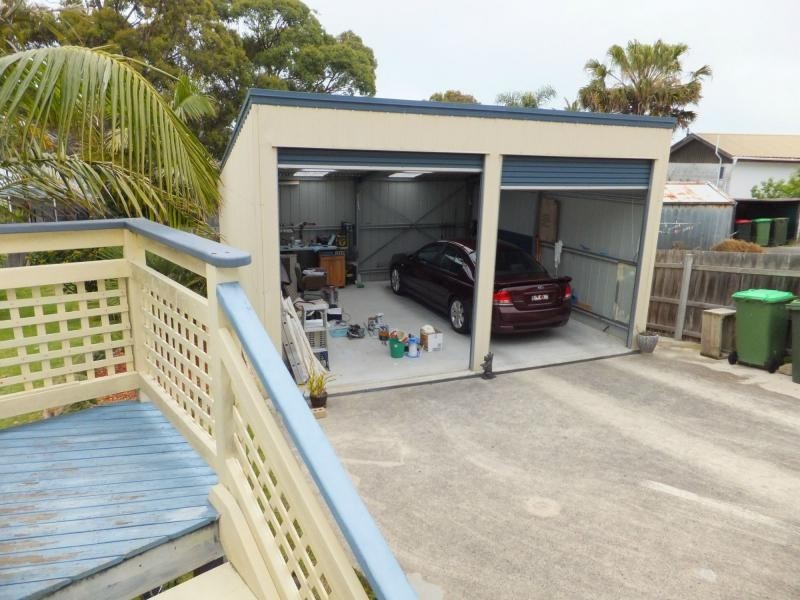 8 Robin Street, Lakes Entrance VIC 3909