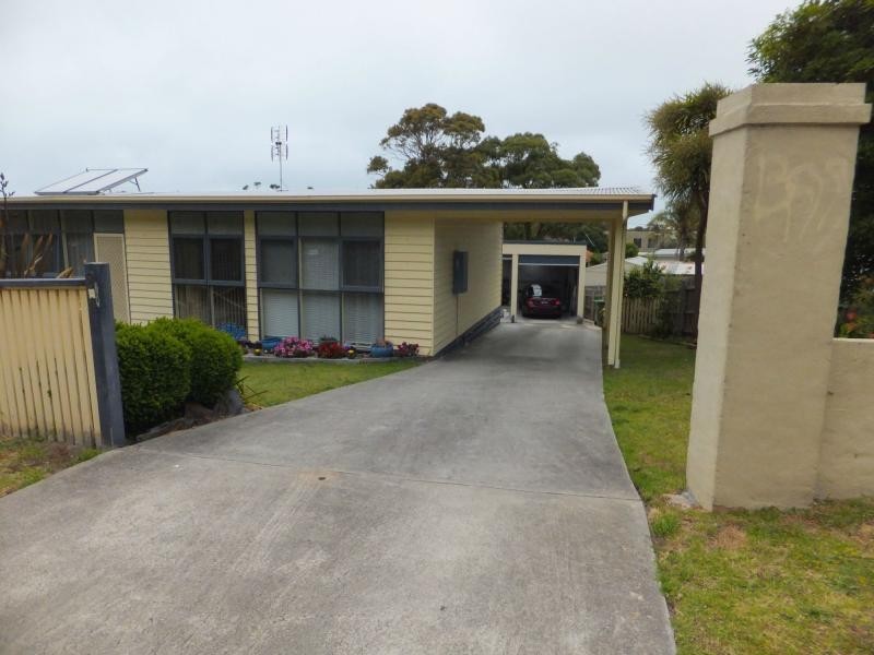 8 Robin Street, Lakes Entrance VIC 3909