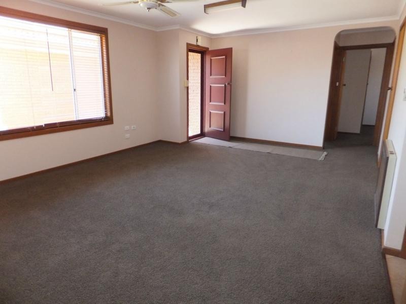 2/70 Ballantine Street, Bairnsdale VIC 3875