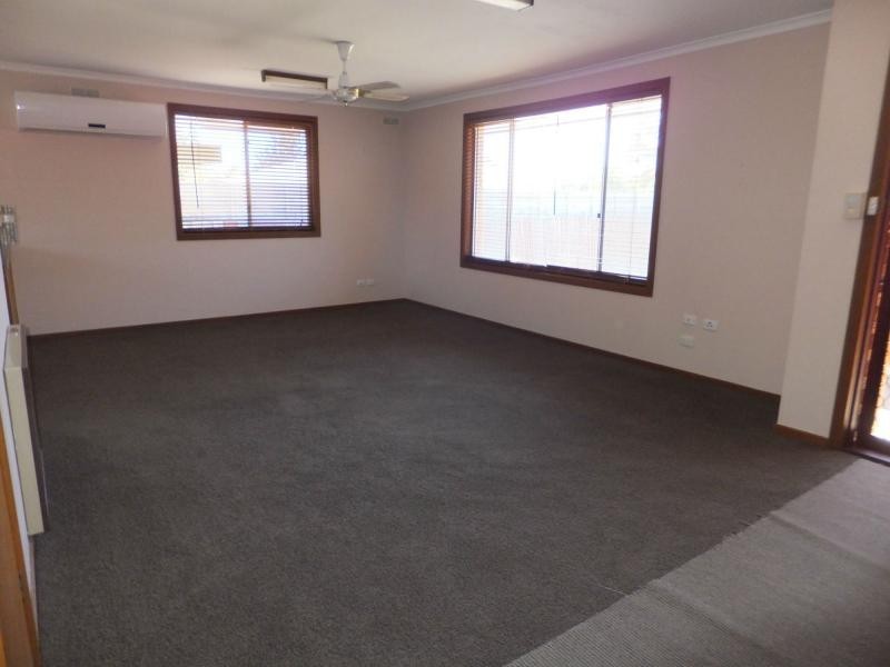 2/70 Ballantine Street, Bairnsdale VIC 3875