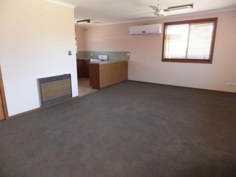 2/70 Ballantine Street, Bairnsdale VIC 3875