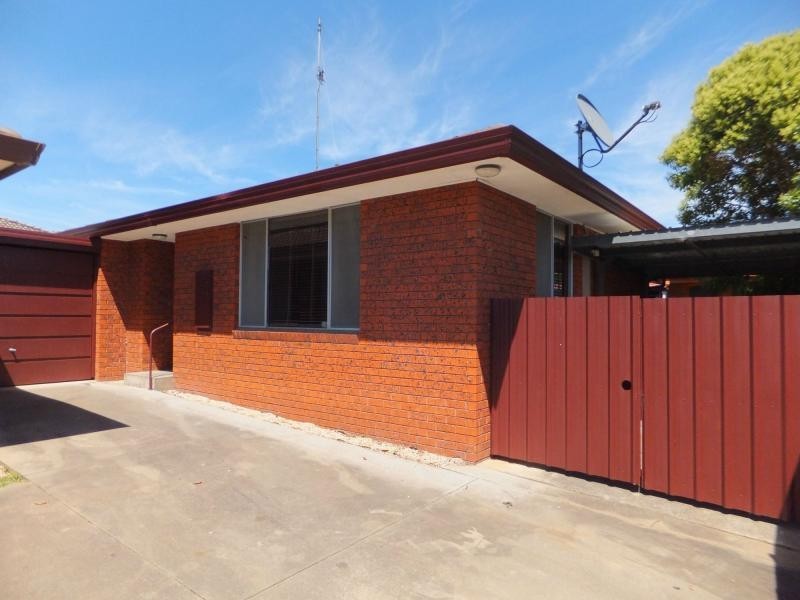 2/70 Ballantine Street, Bairnsdale VIC 3875