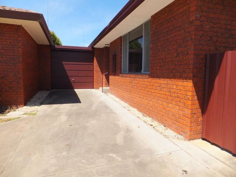 2/70 Ballantine Street, Bairnsdale VIC 3875