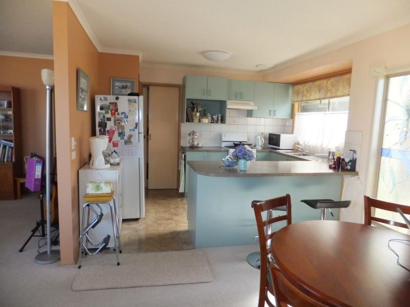 8 Mist Street, Lakes Entrance VIC 3909