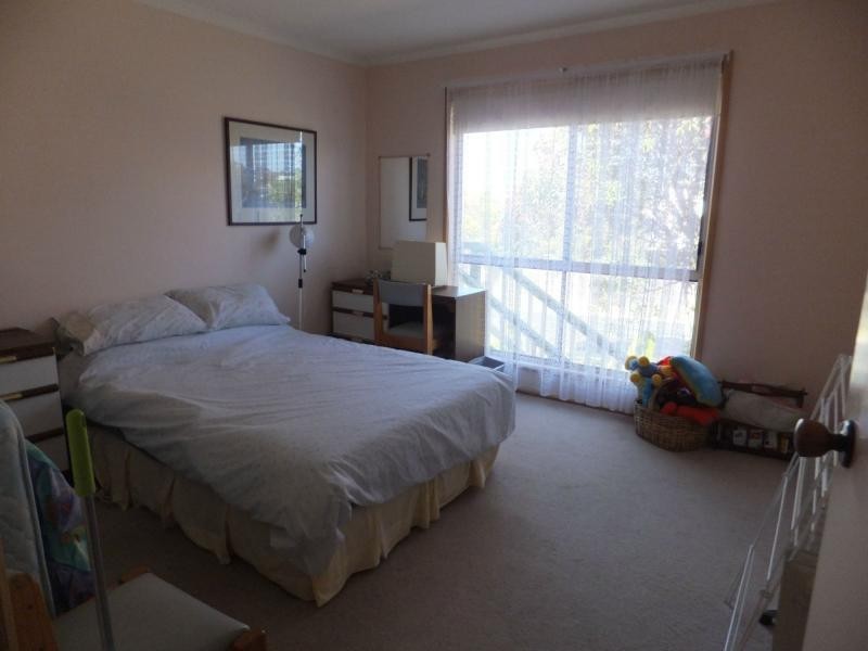 8 Mist Street, Lakes Entrance VIC 3909