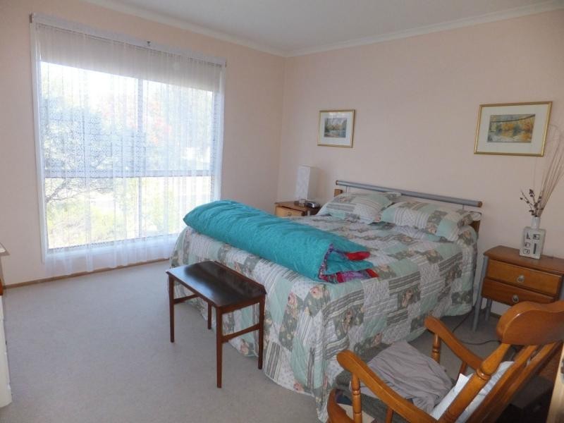 8 Mist Street, Lakes Entrance VIC 3909