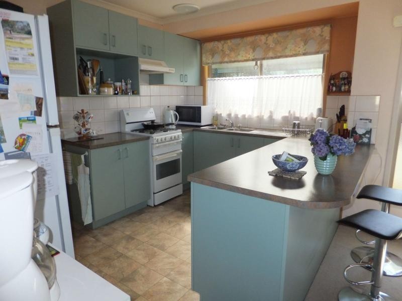 8 Mist Street, Lakes Entrance VIC 3909