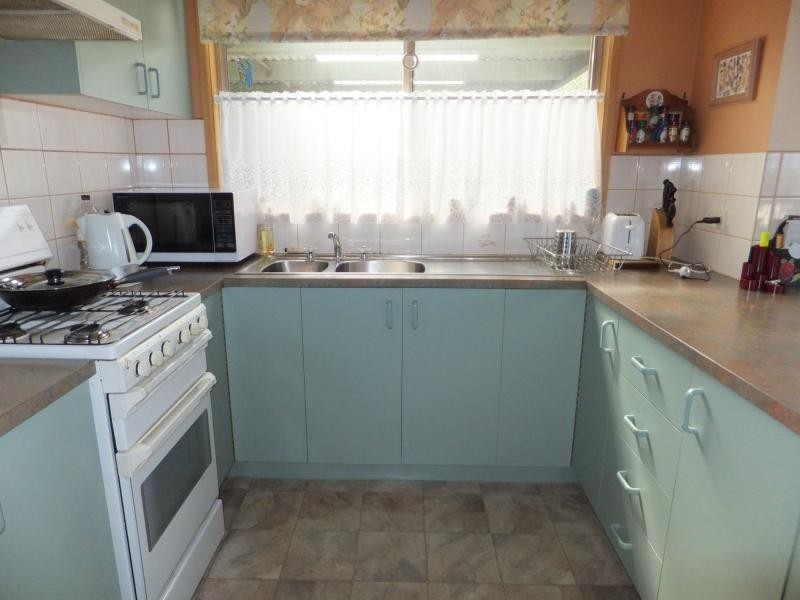 8 Mist Street, Lakes Entrance VIC 3909