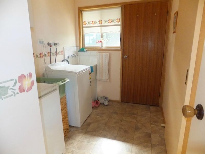 8 Mist Street, Lakes Entrance VIC 3909