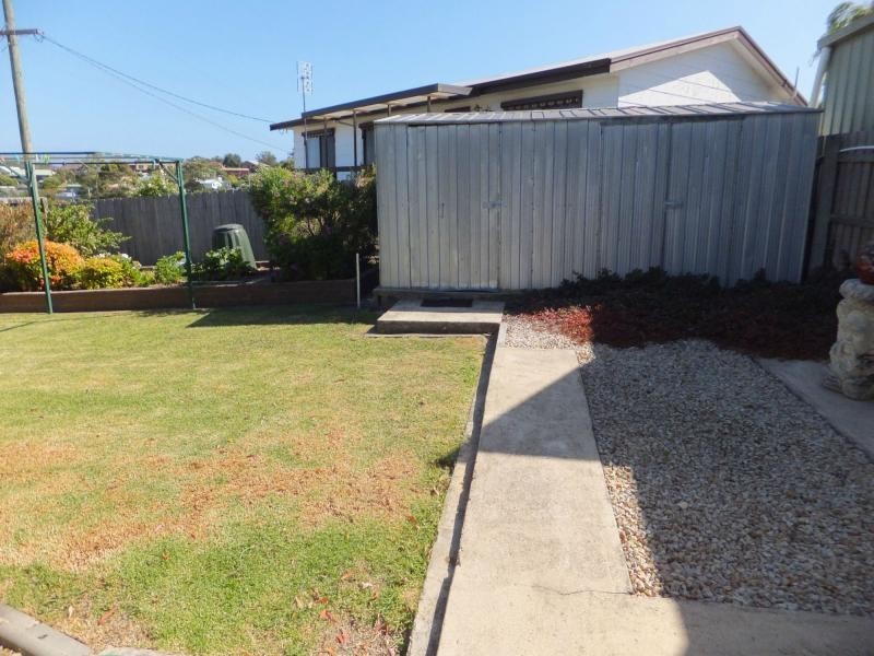 8 Mist Street, Lakes Entrance VIC 3909
