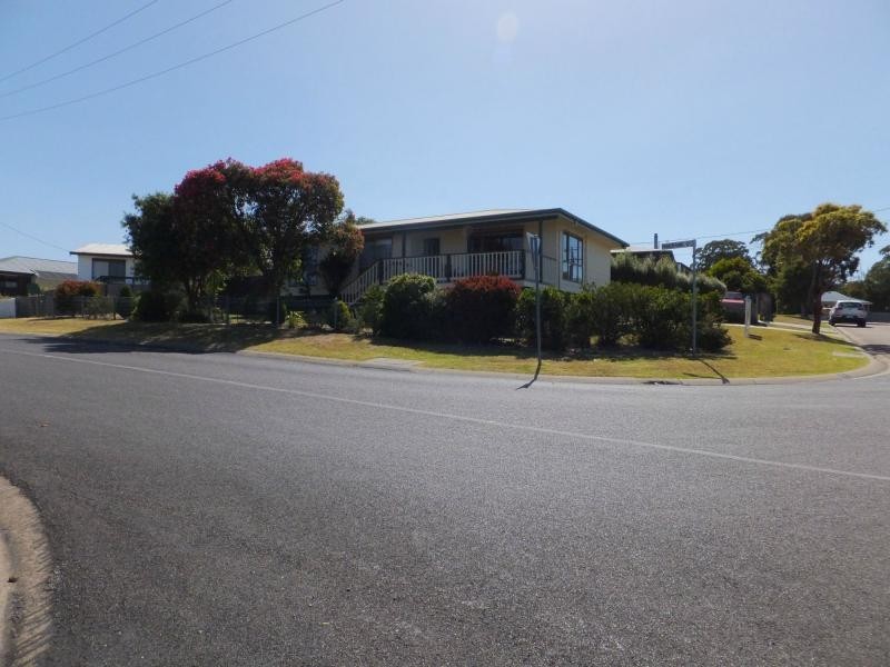 8 Mist Street, Lakes Entrance VIC 3909