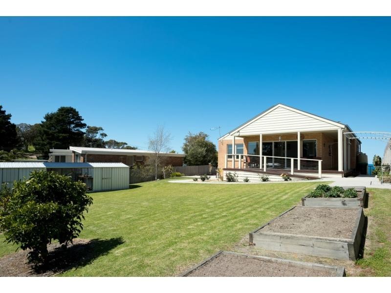 16 New Street, Lakes Entrance VIC 3909