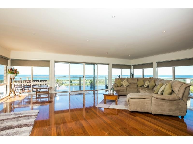 16 New Street, Lakes Entrance VIC 3909