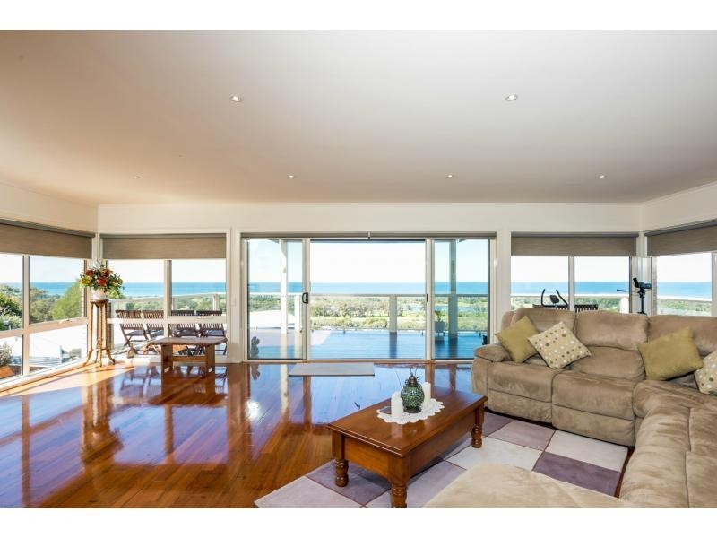 16 New Street, Lakes Entrance VIC 3909