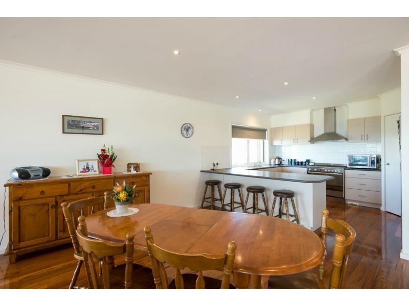 16 New Street, Lakes Entrance VIC 3909