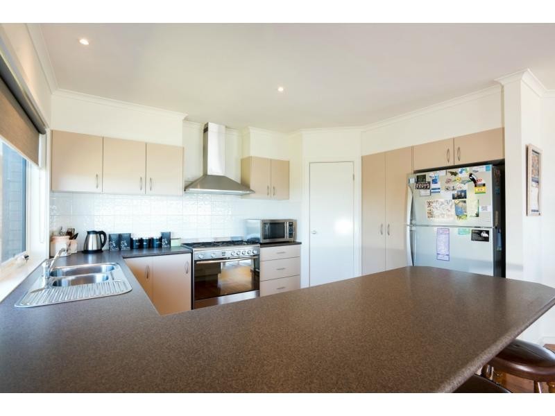 16 New Street, Lakes Entrance VIC 3909