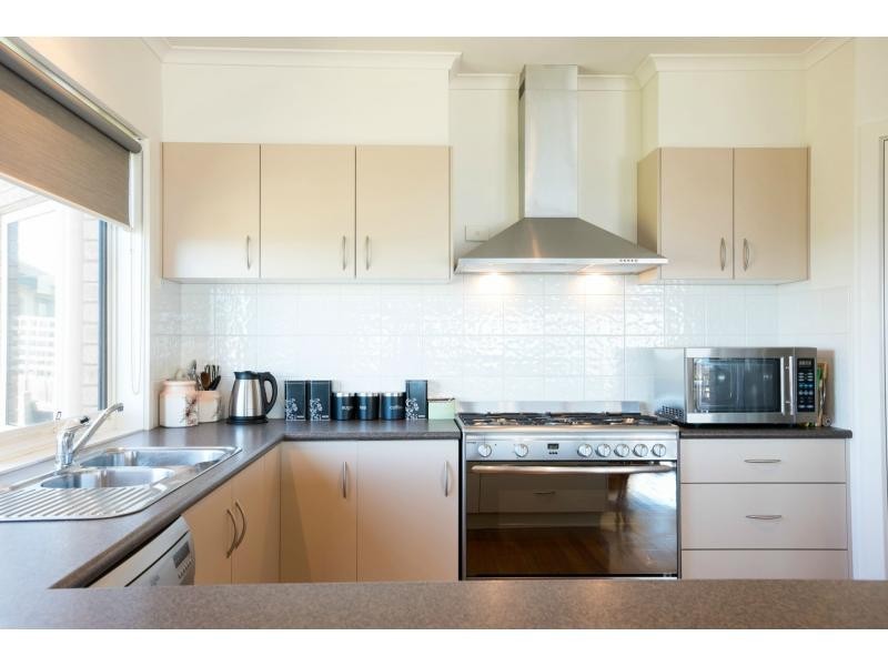 16 New Street, Lakes Entrance VIC 3909