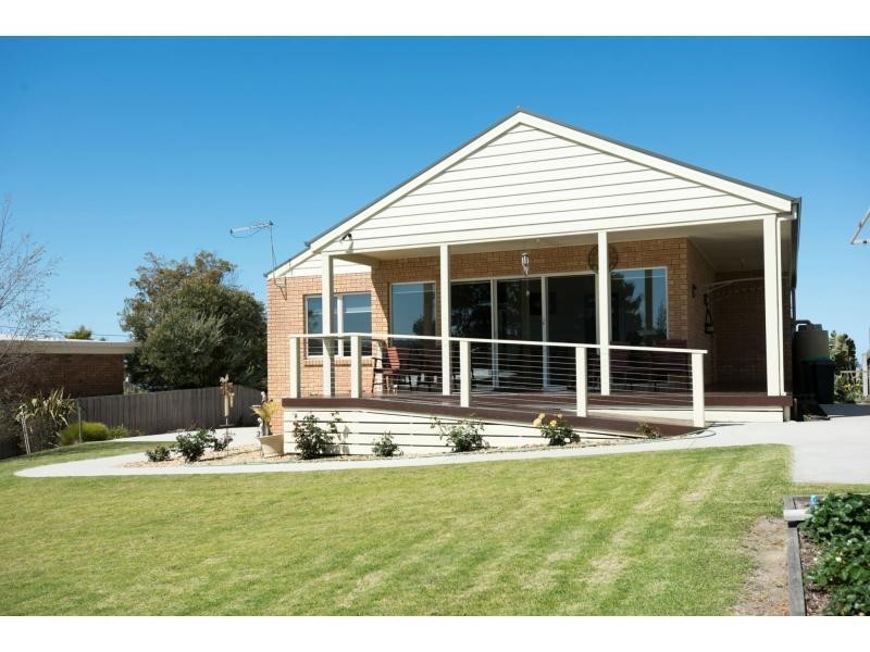 16 New Street, Lakes Entrance VIC 3909