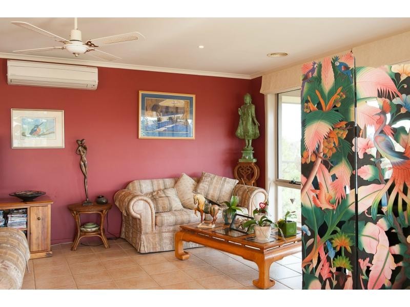 20 The Balcony St, Lakes Entrance VIC 3909