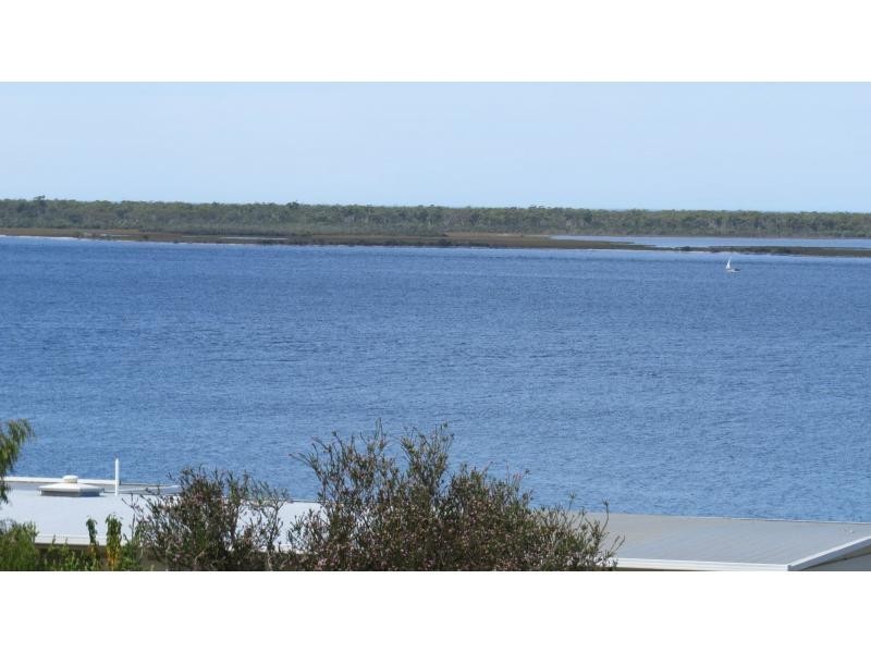 11 Lake Grove, Metung VIC 3904