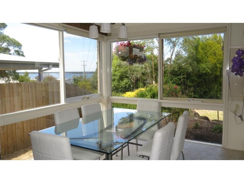 11 Lake Grove, Metung VIC 3904